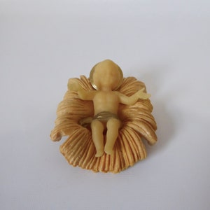 Little Jesus crib and straw bed. Santon. 10cm x 7.5 cm. Christmas figurine. Christmas 1970. Nativity