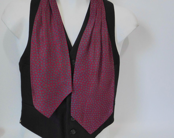 Burgundy red pure silk lavallière. Whiteaways Made in England. 1950. Ascot vintage.