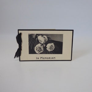 Petite Carte funéraire. In Memoriam. 1930. Made in Germany. Bouquet  de roses. Carte de sympathie. Patrimoine religieux.