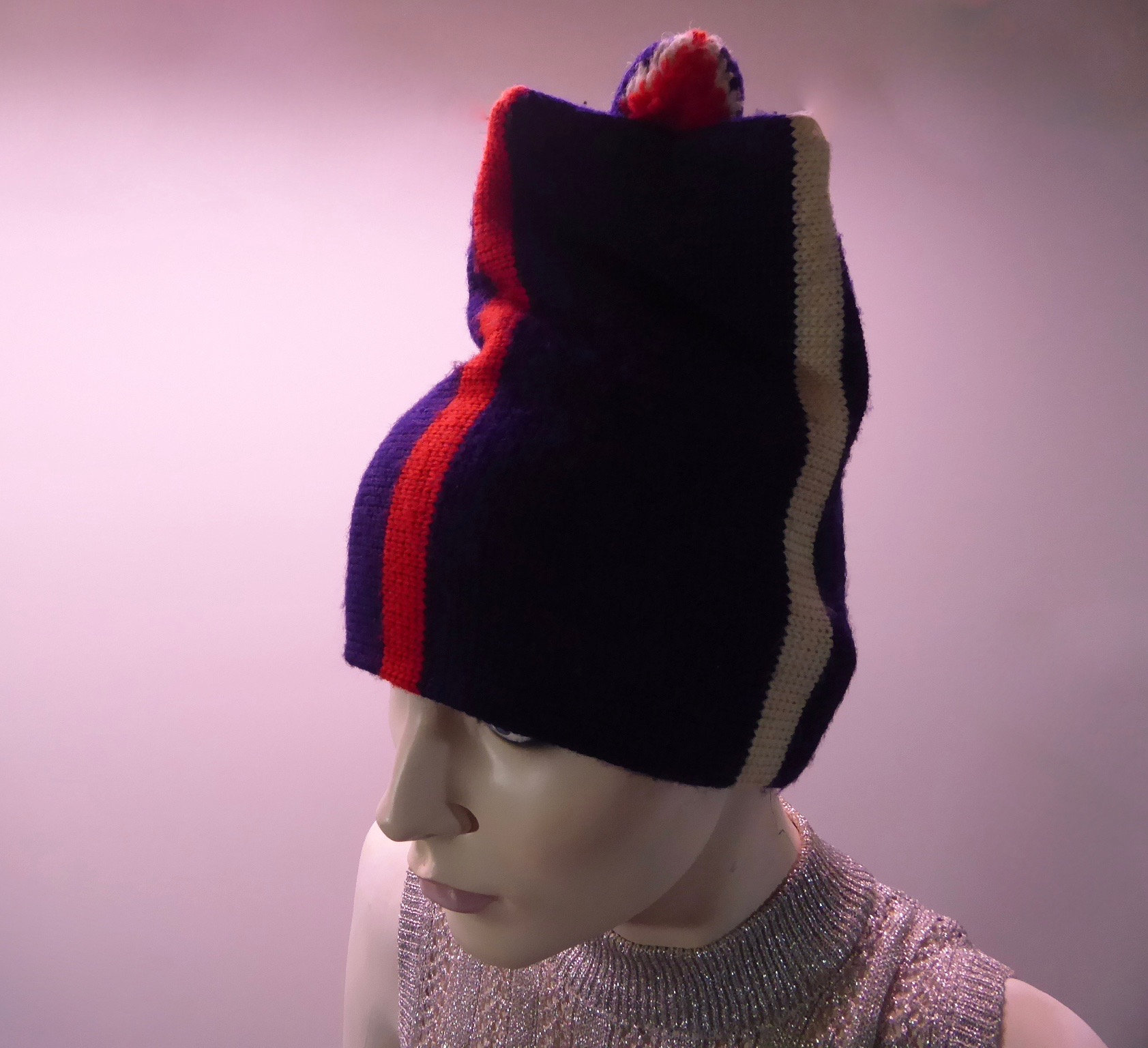 Tuque bonnet ski vintage wool. Navy blue, white and red. Year 70