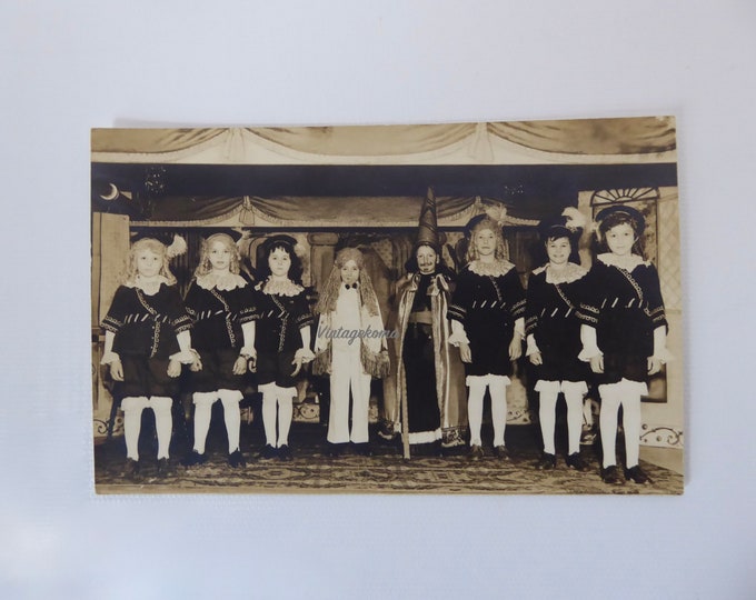 Photo of a children's theater troupe. Photo postcard 1920.