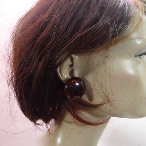 Round earrings bulging amber plastic. Translucent brown vintage clip. Year 50 Fashionista. image 3