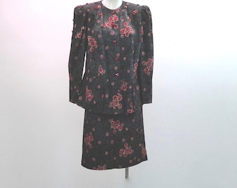 Louis Féraud 1980 Jacket and skirt. Black and red embossed silk. 22 rectangular faceted cabochon jewel buttons with rubies.