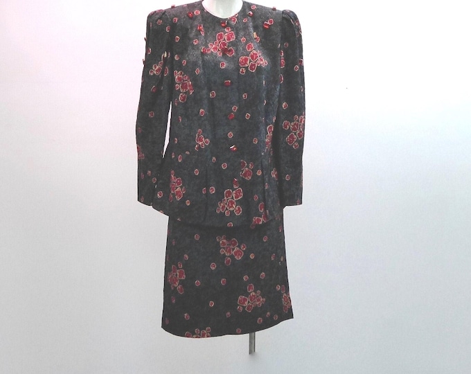 Louis Féraud 1980 Jacket and skirt. Black and red embossed silk. 22 rectangular faceted cabochon jewel buttons with rubies.