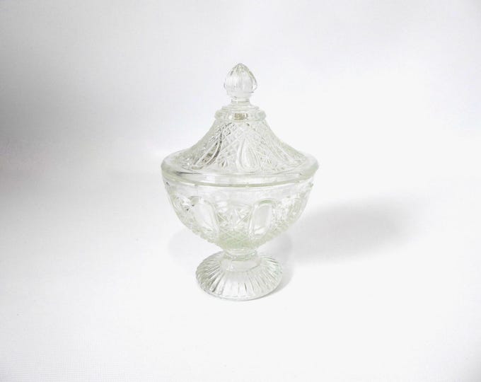 Val Saint-Lambert candy box, "Mistral" model. 1913.