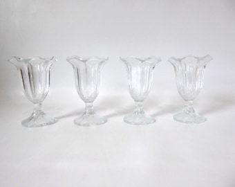 Sundae glass. Daffodil-shaped ice cream cup. 1950s restaurant. Mid-century glass. Vintage industrial tableware.