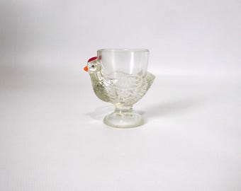 Vintage chicken-shaped egg cup. Clear glass. 1950s. Mid-century kitchen. Vintage breakfast bar.
