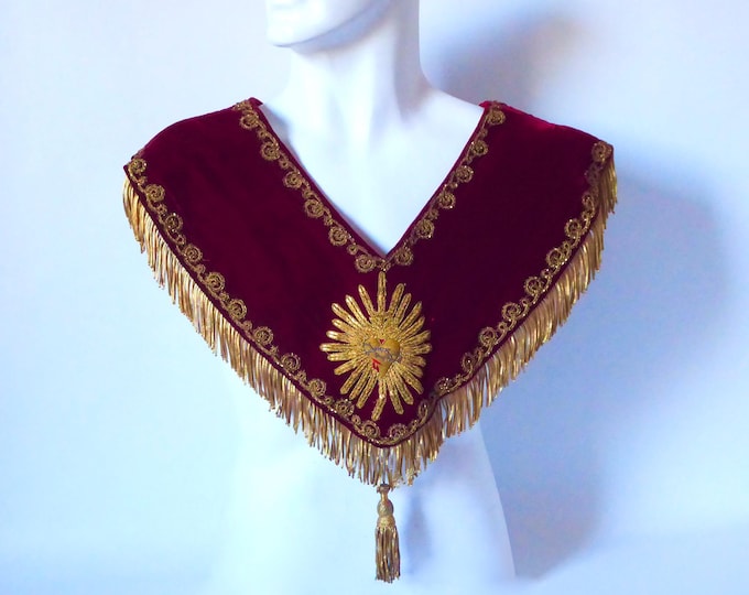 Red circular priestly collar with Sacred Heart of Jesus, gold metallic trim and fringe. Vintage liturgical ornament. 1900.