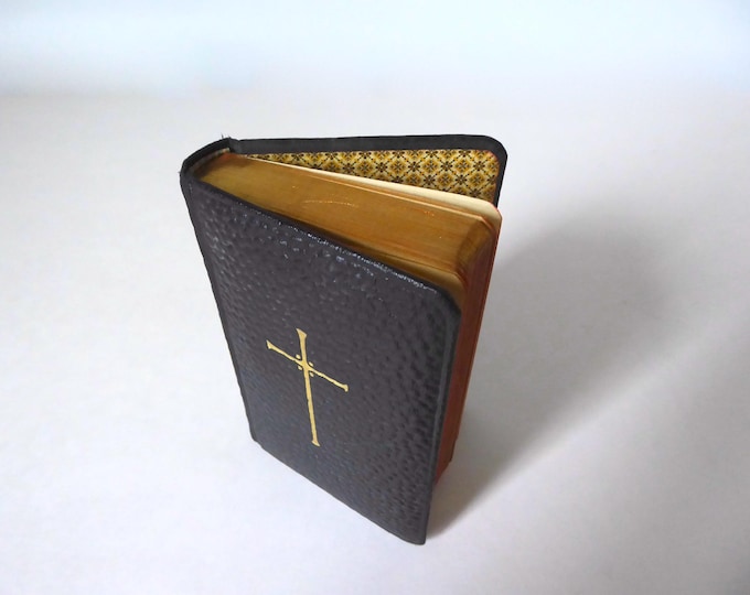 Complete Roman Parishioner. 1924. St. Hyacinth. Quebec. Vintage prayer book.