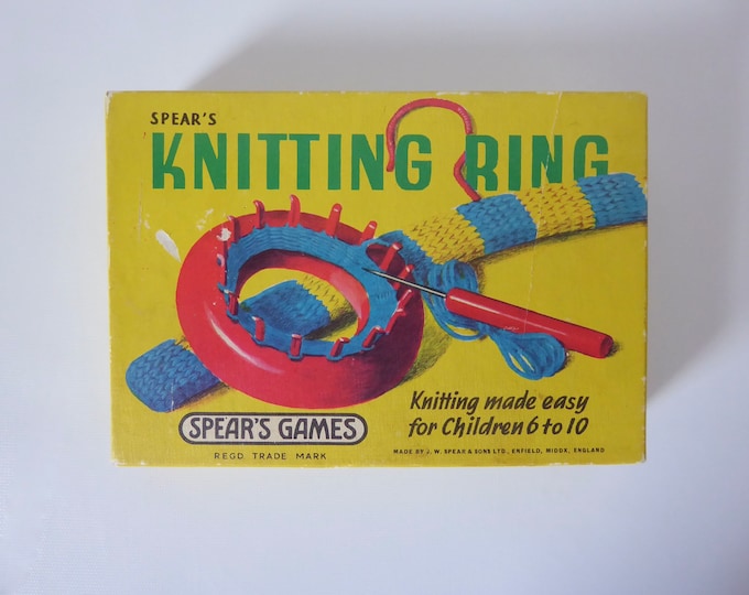 Spear's Knitting Ring. Spear's Game. England. 1960. Vintage handcrafted game. Vintage educational toy.