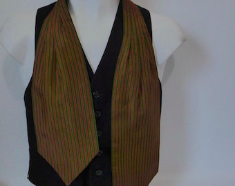 Striped lavallière tie with an olive green background. Henry Morgan. Canada. 1940. Ascot vintage.