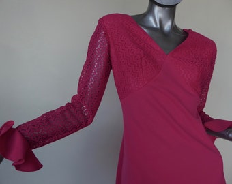 Long pink dress fushia 1970. V-neckline. vintage polyester long sleeves. Guipure rose candy . Bobo.Boho.Seventies mods . Empire