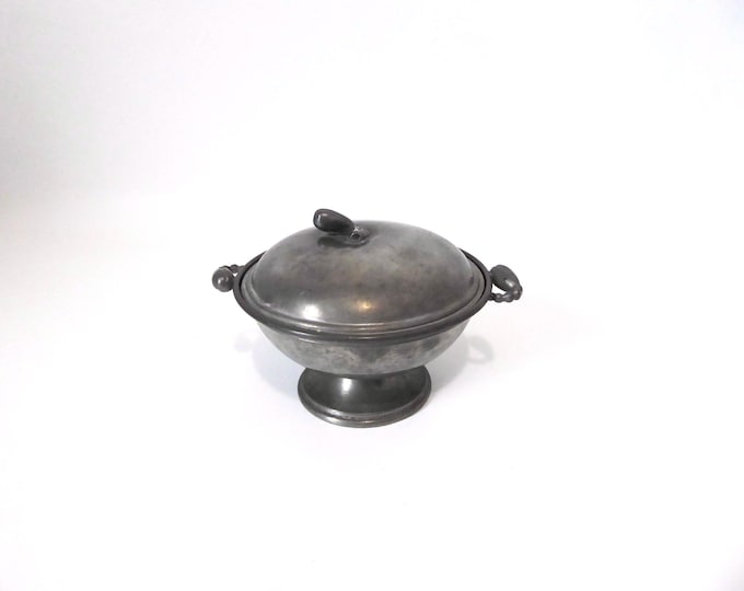 Small tin serving dish. Queen Art Pewter Brooklyn, NY. Hand Made Danish Quality. 1920
