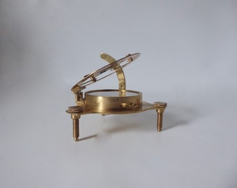 West London nautical compass. Brass maritime sundial.