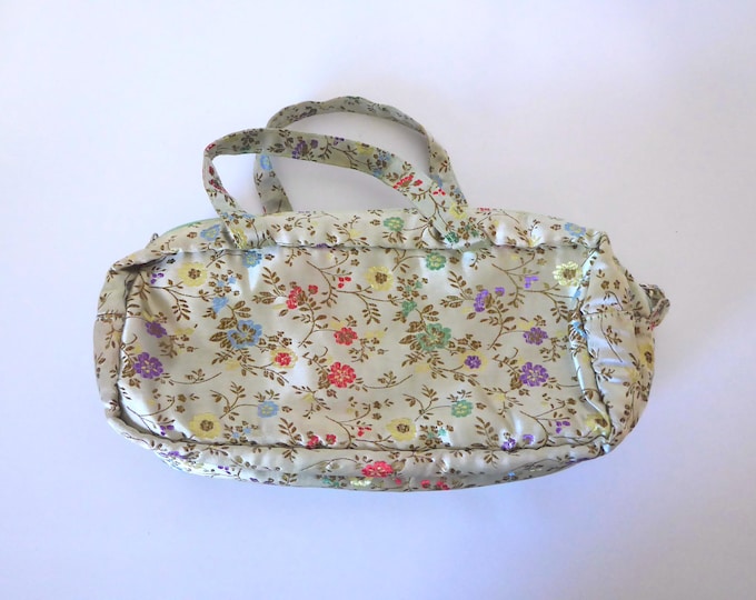 Handbag, toiletry bag, quilted fabric with embroidered floral pattern. Made in China.
