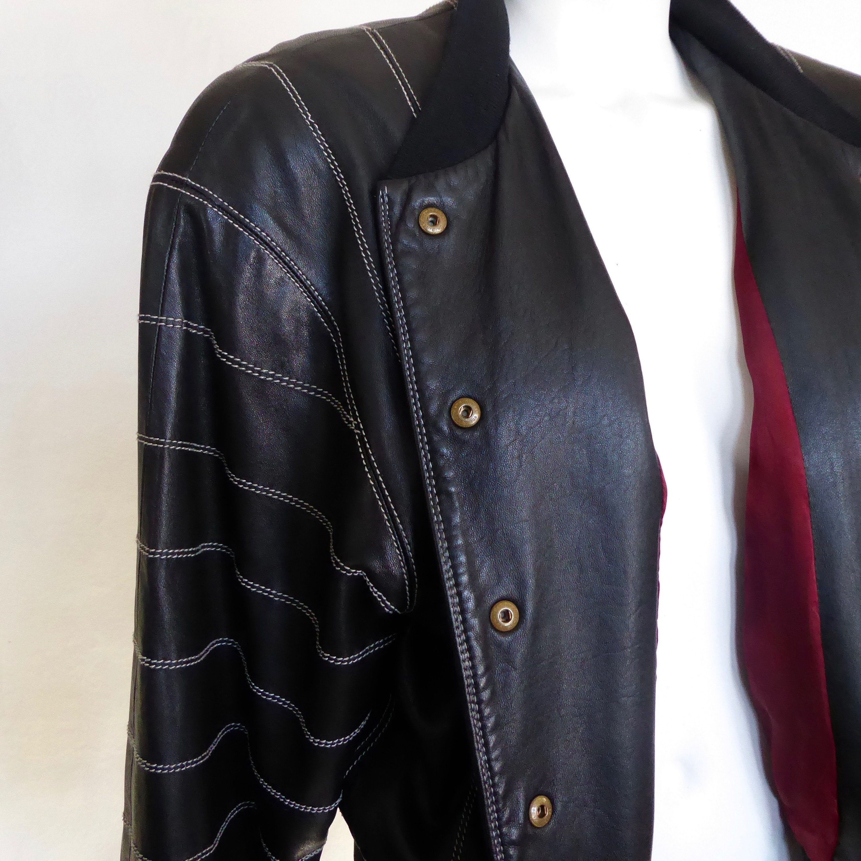 Escada leather jacket. 1980.Noir and white. Bomber jacket