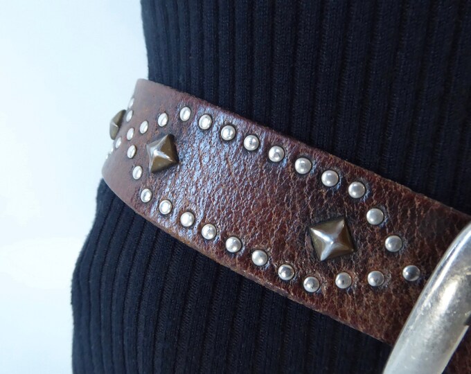 Vintage belt studded brown leather. Raw metal mobile loop. Stud. Year 80. Hippie. Metal. Rock. Rustic look.