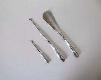 Victorian set of boot hooks, gloves and shoehorn in Sterling Silver. Circa 1900.