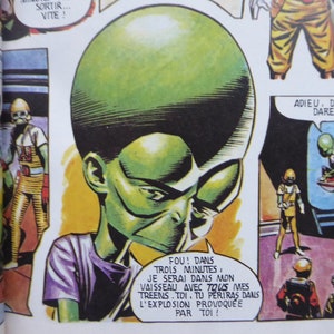 May include: A comic book page featuring a green alien character with large eyes and a pointed head. The alien is wearing a purple shirt and has a speech bubble that says "FOU! DANS TROIS MINUTES. JE SERAI DANS MON VAISSEAU AVEC TOUS MES TREENS. TOI. TU PERIRAS DANS L'EXPLOSION PROVOQUEE PAR TOI!"