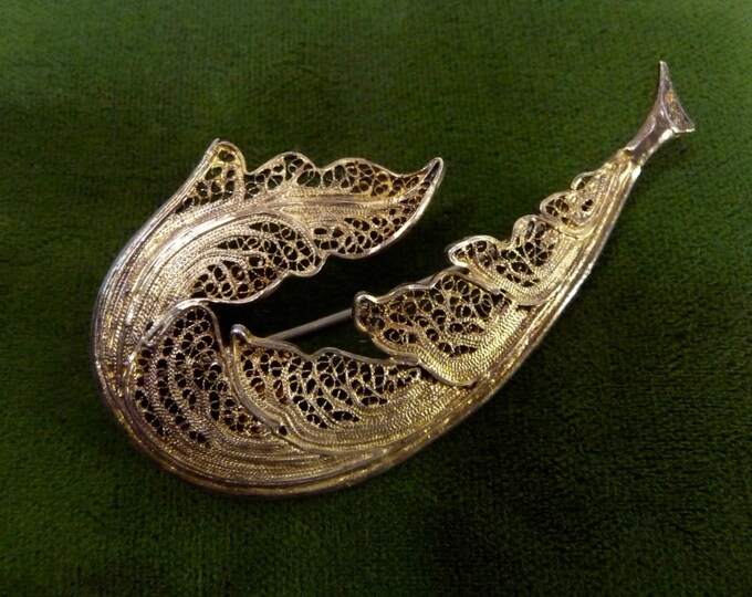 Feather brooch. Gold filigree. Topaz. Portugal. 1950s
