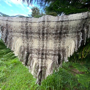 Handgeweven wol & Angora sjaal, driehoekige geruite sjaal, handgesponnen garen, alle natuurlijke vezels, natuurlijke kleuren - geen kleurstoffen, handgemaakt in Hawaii USA