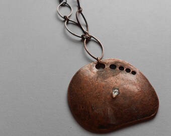 Colgante de cobre de dólar de arena con kyanita azul y collar de piedra lunar