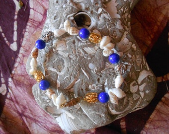 Pulsera Shell con detalles dorados y azules