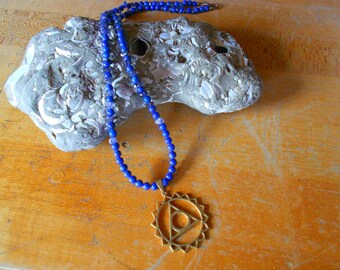 5o Chakra "Escúchame ahora" Lapis y Iolite w / Latón 5o Chakra Colgante