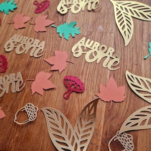 Confettis personnalisés de table de fête dans les bois pour mariages rustiques, anniversaires de baby shower | Personnaliser le nom | Nature, champignon vénéneux, gland et feuilles