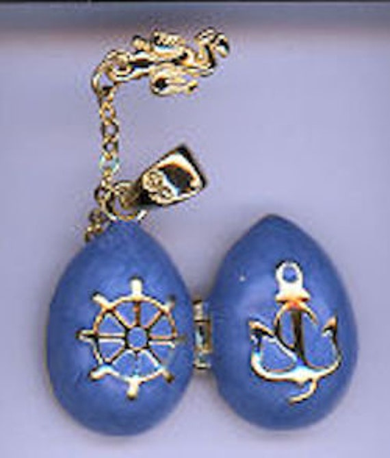 pendentif faberge oeuf en email bleu et or jaune