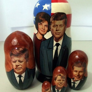 5pcs Hand Made Russian Nesting Doll &quot;CAMELOT&quot; ..&quot;The Kennedy&#39;s&quot; photos of the Family