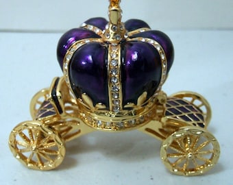 Russian Replica: &quot;Royal Pumpkin Carriage&quot;, a Fantasy carriage, Purple and Golden laced, opens and rolls.