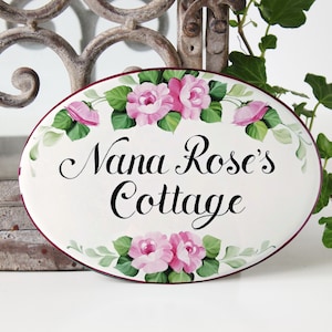Letrero de cerámica con nombre para casa, letrero personalizado con rosas para cabaña, placa con nombre para jardín