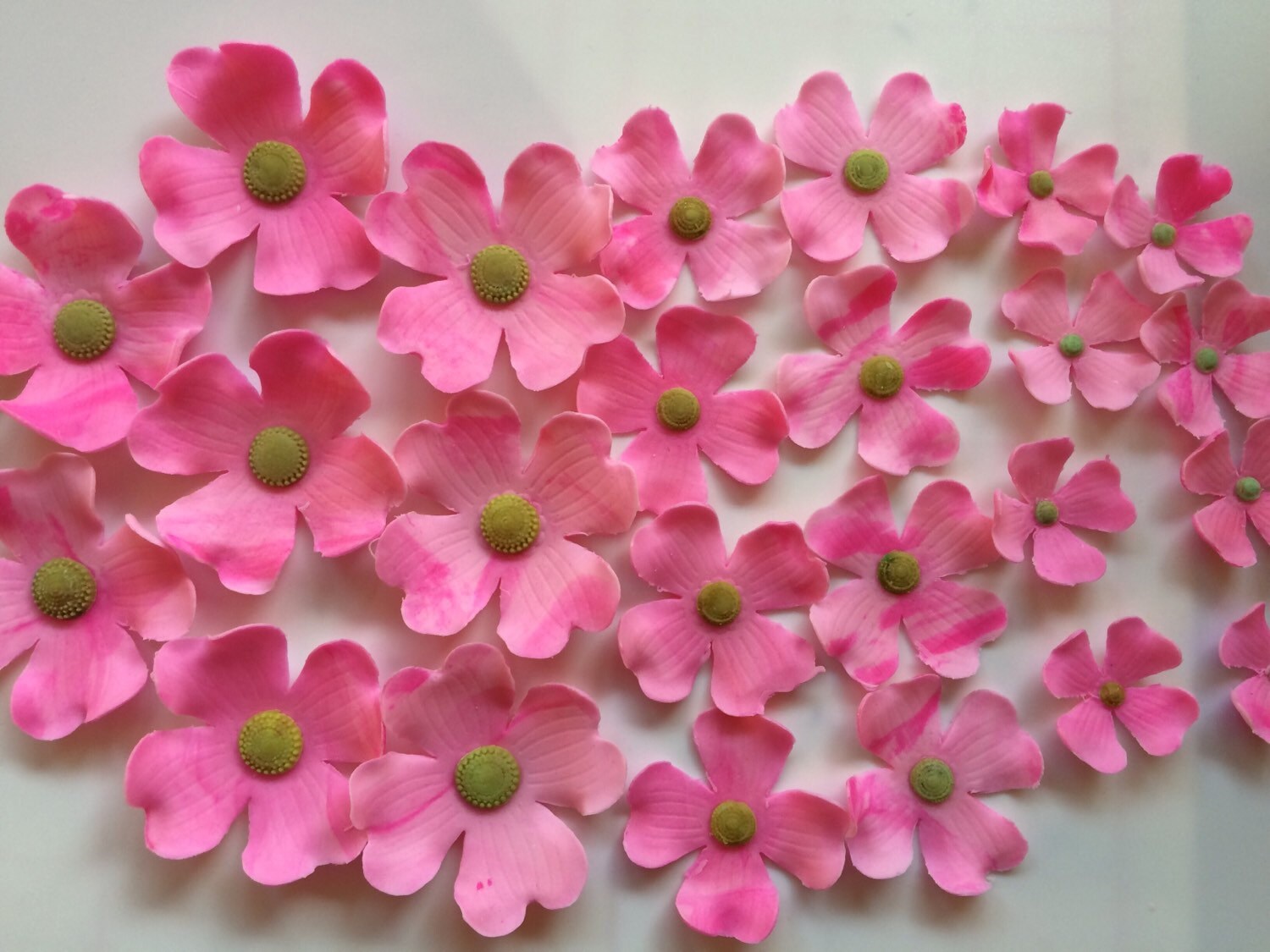 24 edible pink blossom birthday cake flowers Edible pink wedding cake flowers. 24 edible pink blossom birthday cake flowers Edible pink wedding cake flowers.