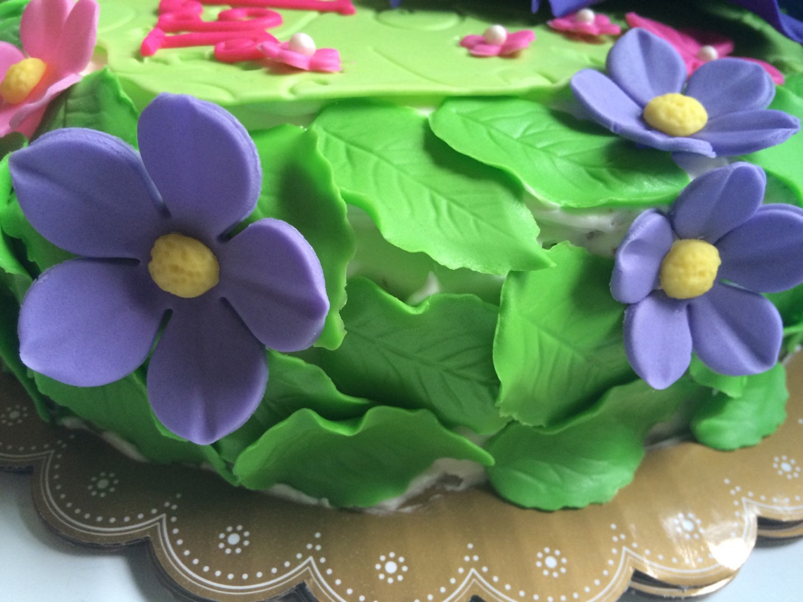 24 Lavender Edible Flowers Cake Decorations Fondant Flowers Etsy