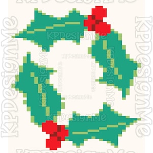 Puede incluir: Un gráfico de arte de píxeles de una corona de acebo con hojas verdes y racimos de bayas de color rojo brillante. El diseño está dispuesto en un patrón circular con el texto de marca de agua KPDesignMe visible en la imagen.