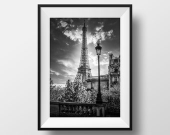 Foto de Paris A Torre Eiffel e o guarda-chuva vermelho