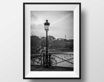 Tirage Photo Paris - Le Pont des Arts et la Tour Eiffel Image de Paris en  Noir et Blanc Scène de rue Poster Affiche