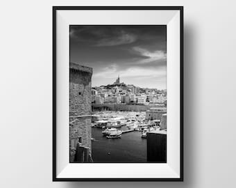 Photo Marseille Noir et Blanc – Notre Dame de la Garde et Le Vieux Port Fort Saint Jean Photographie Paysage Affiche Poster Décoration
