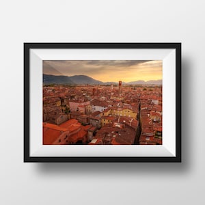 Foto Afdrukken Toscane - Italië Lucca Lucca Zonsondergang op de daken Kleur Wanddecoratie Poster Poster Landschap Fotografie