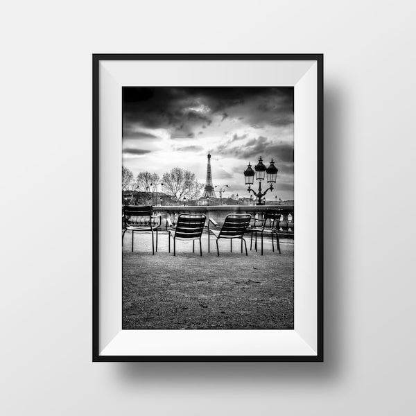 Tirage photo Paris - Le jardin des Tuileries Tour Eiffel Illustration Paris Noir et Blanc Affiche vintage rétro Travel poster Lampadaire