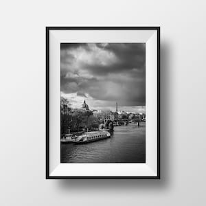 Photo Paris Eiffel Tower - La Seine Image Pont des Arts urban landscape Black and White Photography Poster Wall Art