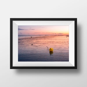 Foto colorida Brittany - Finistère Bóia de praia Litoral Fotografia Pôr do sol Pôster de viagem Decoração de parede