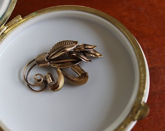 Vintage Art Deco Gold Filled Pin with Leaves and Ribbons