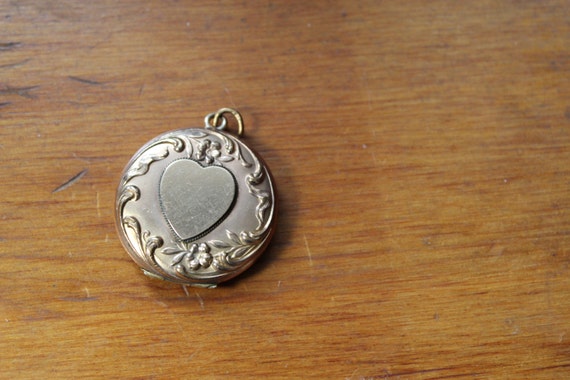 Art Nouveau Gold Tone Locket with Heart - image 1
