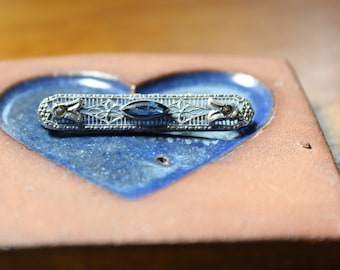 Art Deco Rhodium Plated Filigree Bar Pin with "Diamond" and "Sapphire" Glass Stones