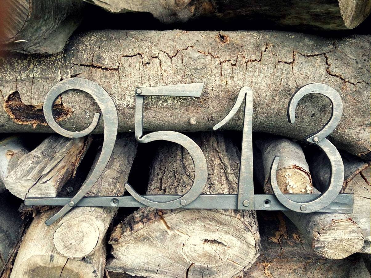 Numéro de la maison en fer forgé forgé à la main. Plaque de | Etsy