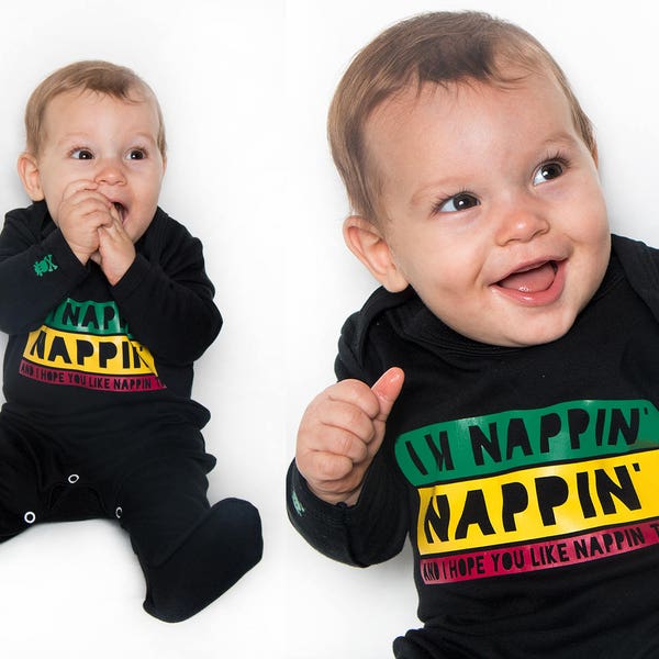 REGGAE Baby Schlafanzug | Neues Lustiges Rasta Musik Strampler Outfit | Einzigartige Jamaika Baby Geschenkidee | Jungs oder Mädchen