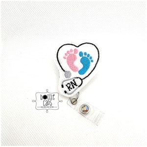 RN Stethoskop Herz Abzeichen Reel: Baby Füße, Arbeit und Geburt Geschenk