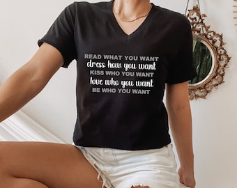 Lee lo que quieras, vístete como quieras, besa a quien quieras, ama a quien quieras Camisa unisex con cuello en V, amor propio, positividad corporal